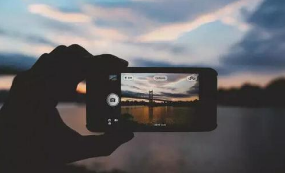 視頻剪輯華為手機(jī)_華為手機(jī)怎樣剪視頻中的一段_華為剪視頻